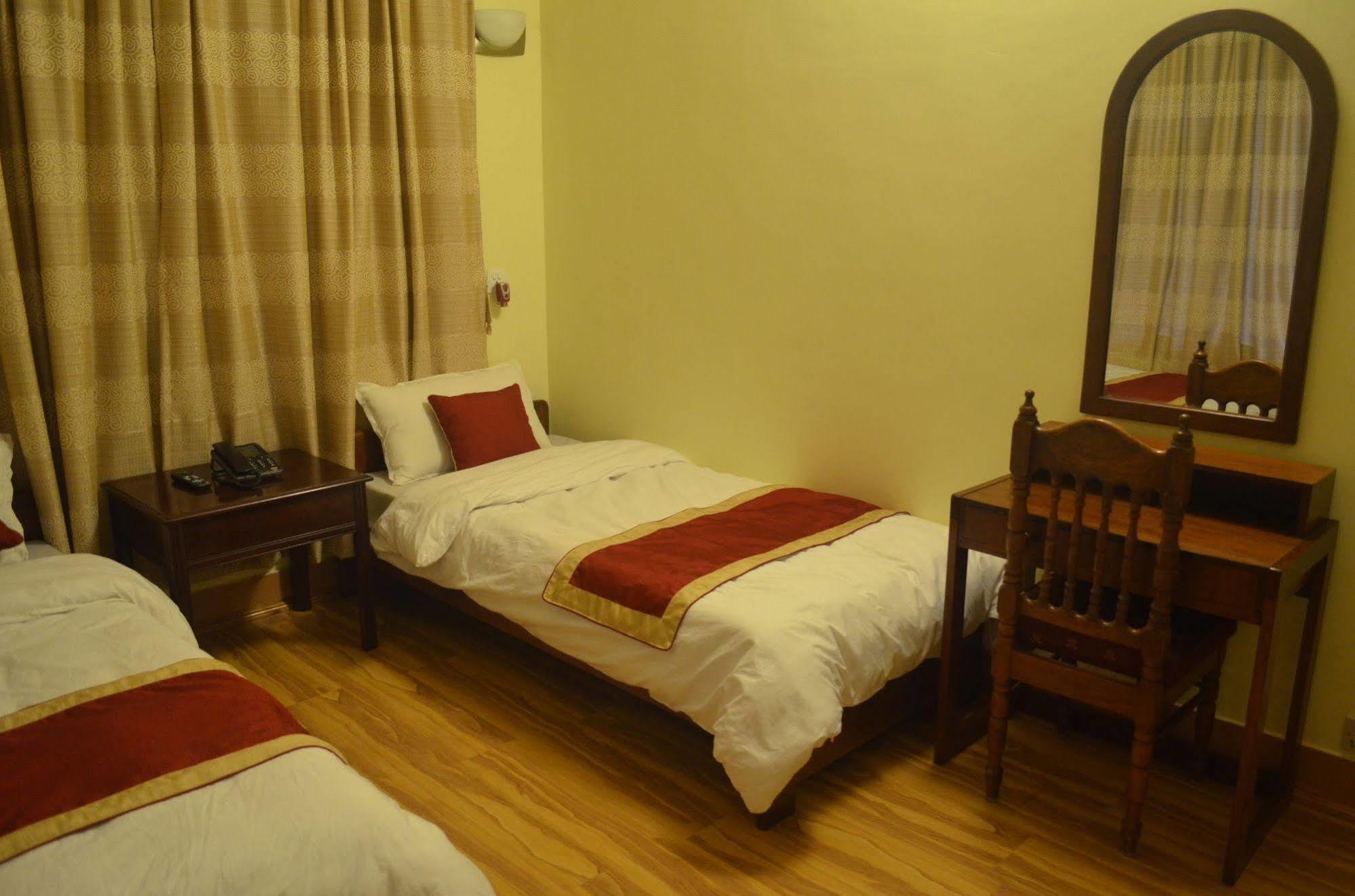 Potala Tourist Home Катманду Экстерьер фото